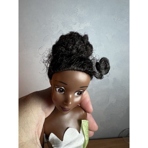 Disney Store Tiana Princess Classic Doll Princess and the Frog - Picture 8 of 9